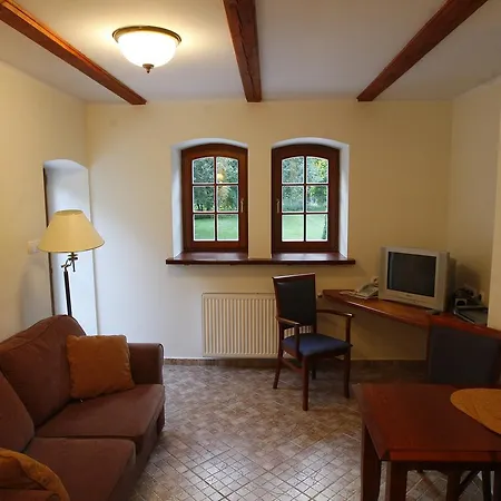 Lesniczowka Nibork 住宿加早餐酒店 3*