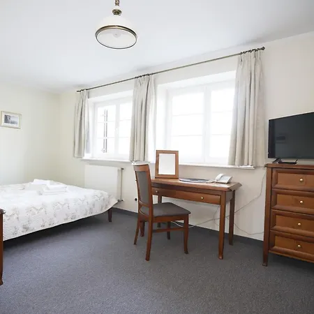 Lesniczowka Nibork ベッド・アンド・ブレックファスト ニジツァ